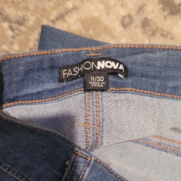 Fashion Nova High Rise Blue Jeans - Picture 2 of 2